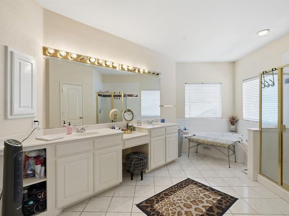 5010  Coventry Lane , Arlington Texas 76017