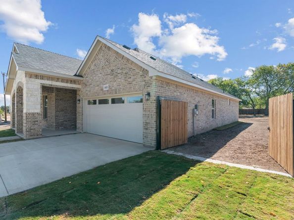 8811  Silver Creek Road , White Settlement Texas 76108