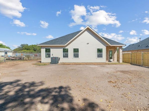 8811  Silver Creek Road , White Settlement Texas 76108