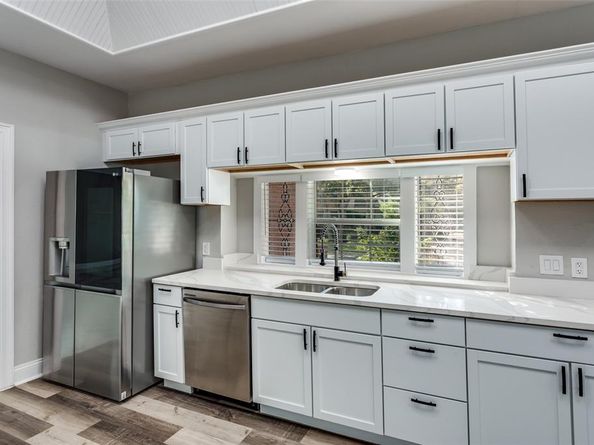 2103  Bay Club Drive , Arlington Texas 76013