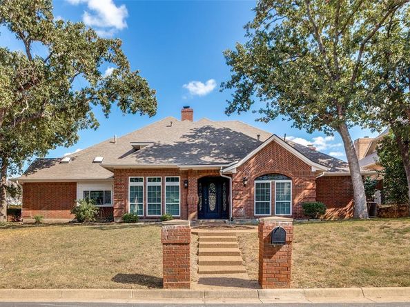2103  Bay Club Drive , Arlington Texas 76013
