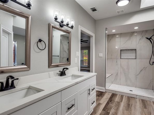 2103  Bay Club Drive , Arlington Texas 76013