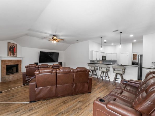 653  Mistymoor Lane , Fort Worth Texas 76052