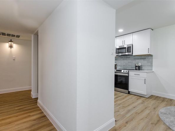 5607  Harvest Hill Road  1007, Dallas Texas 75230