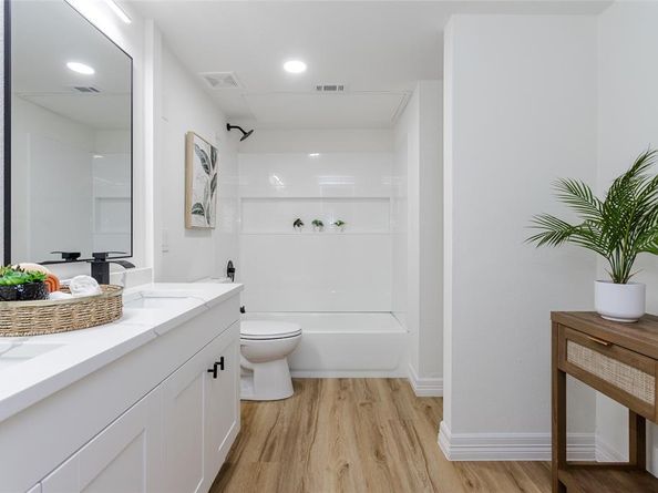 5607  Harvest Hill Road  1007, Dallas Texas 75230