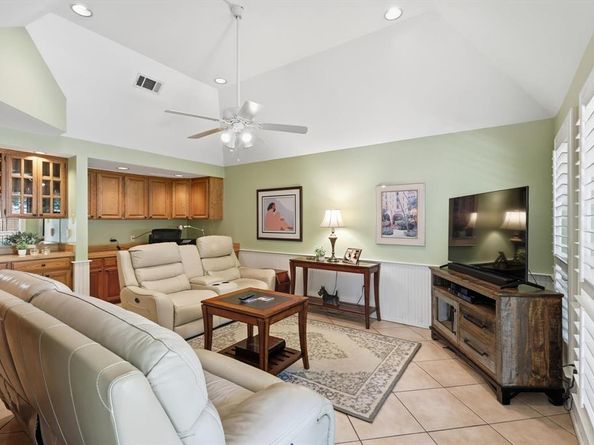 1222  Olde Towne Drive , Irving Texas 75061