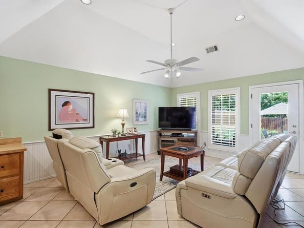 1222  Olde Towne Drive , Irving Texas 75061