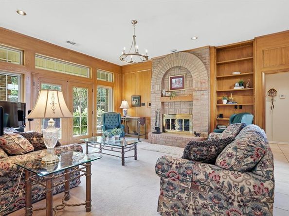 1222  Olde Towne Drive , Irving Texas 75061