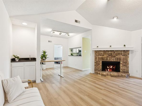 5200  Martel Avenue  16C, Dallas Texas 75206