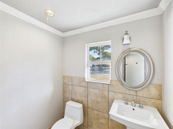 6909  Valhalla Road , Fort Worth Texas 76116