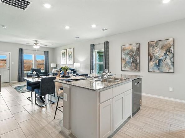 705  SHADED GROVE Drive , Denton Texas 76259