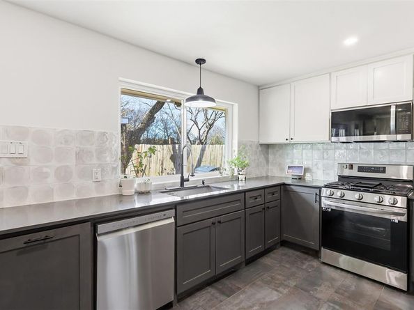 403  Rickey Canyon Avenue , DeSoto Texas 75115