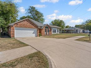 321  Meadow Park Drive , White Settlement Texas 76108