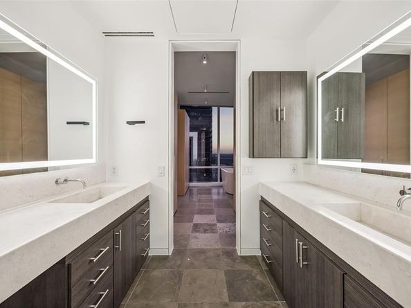 2430  Victory Park Lane  2509, Dallas Texas 75219