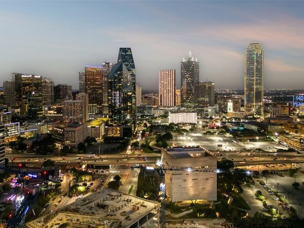 2430  Victory Park Lane  2509, Dallas Texas 75219
