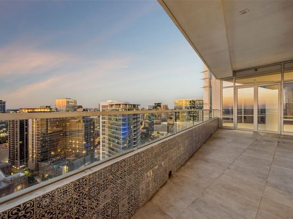 2430  Victory Park Lane  2509, Dallas Texas 75219