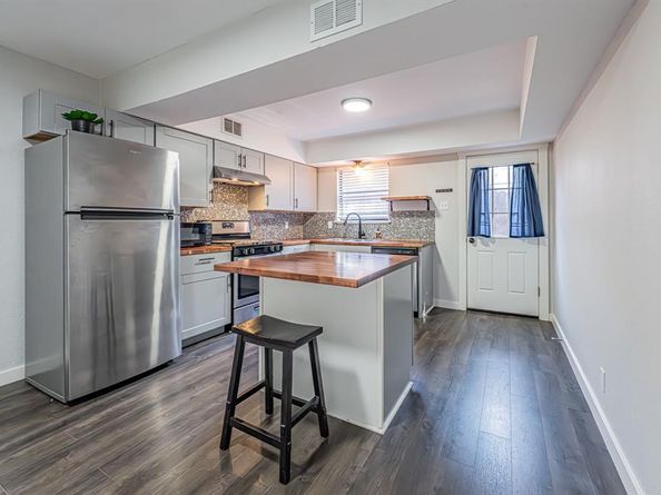 10803  Lake Gardens Drive , Dallas Texas 75218