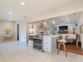 7449  Tophill Lane , Dallas Texas 75248