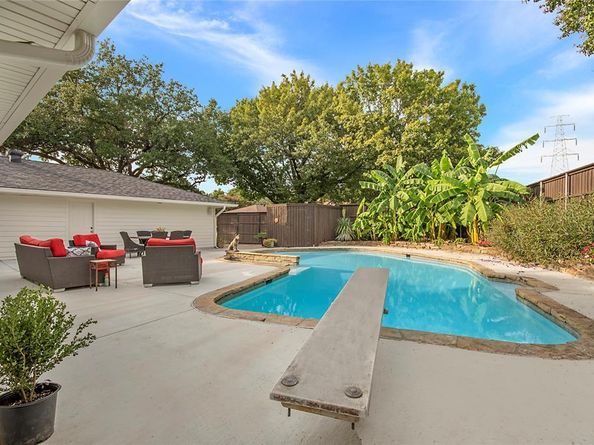 7449  Tophill Lane , Dallas Texas 75248