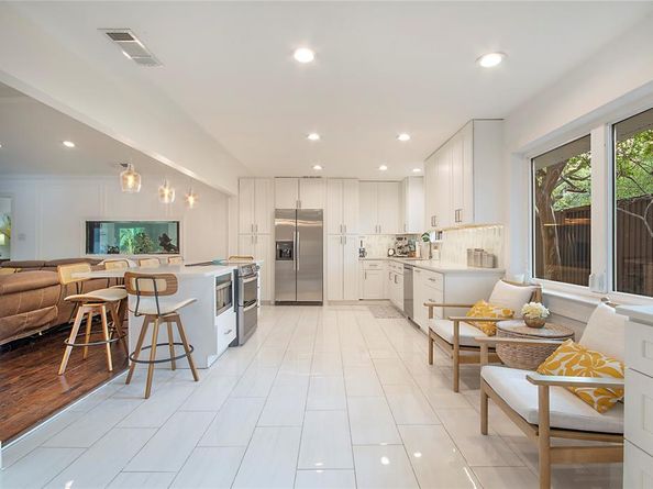 7449  Tophill Lane , Dallas Texas 75248