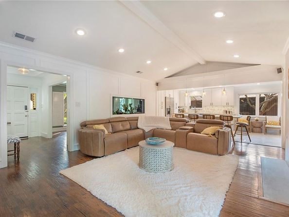 7449  Tophill Lane , Dallas Texas 75248