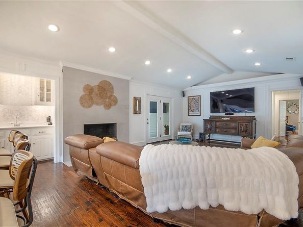 7449  Tophill Lane , Dallas Texas 75248