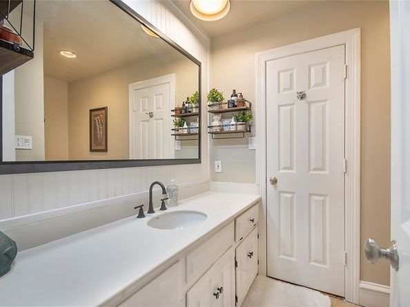 7449  Tophill Lane , Dallas Texas 75248