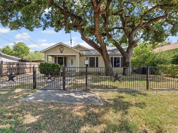 2909  Malcolm Street , Fort Worth Texas 76112