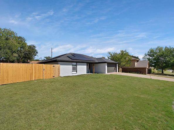 1132  Judy Avenue , Benbrook Texas 76126