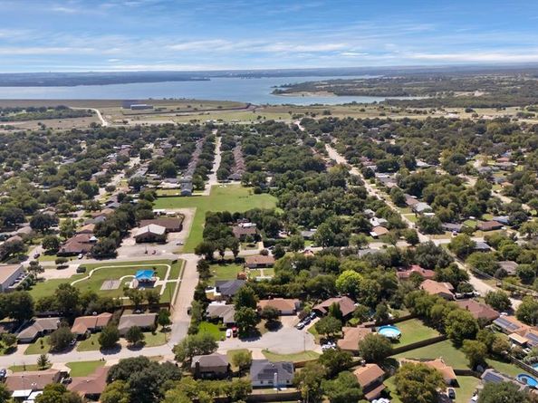 1132  Judy Avenue , Benbrook Texas 76126