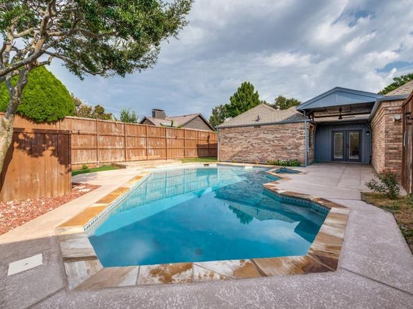 2302  Stone Glen Lane , Carrollton Texas 75007