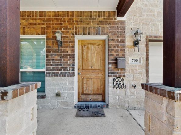 700 N Irving Heights Drive , Irving Texas 75061