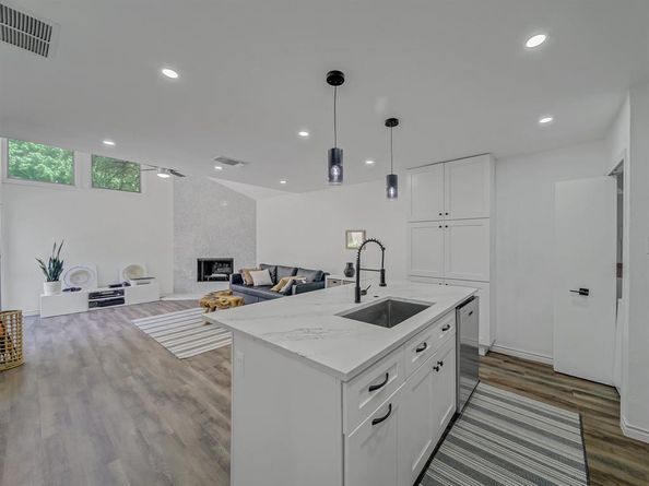 4623  Country Creek Drive  1046, Dallas Texas 75236