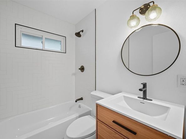2251  Hartline Drive , Dallas Texas 75228