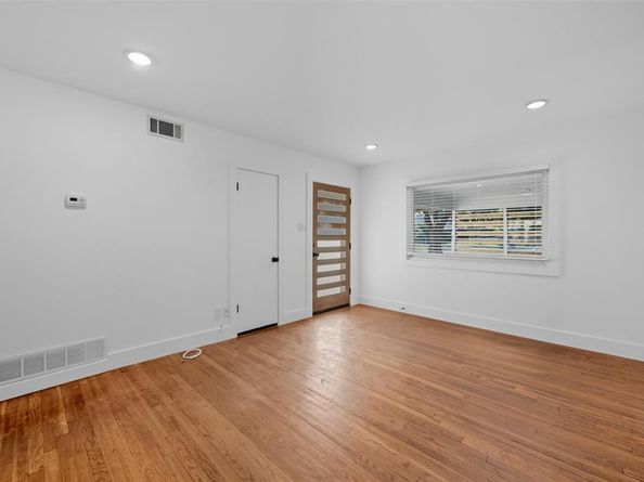 2251  Hartline Drive , Dallas Texas 75228