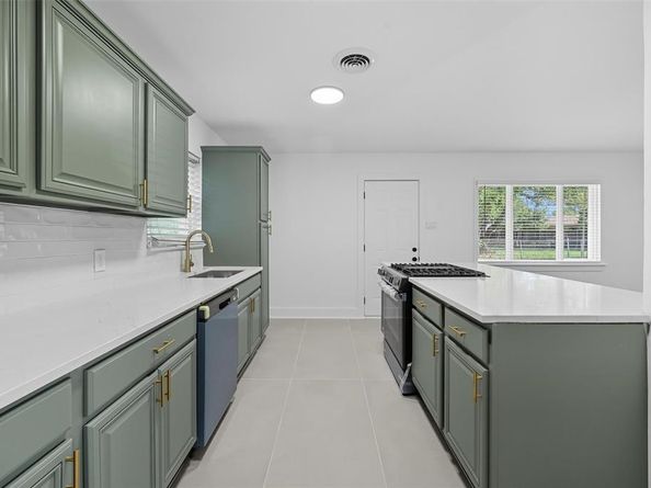 2251  Hartline Drive , Dallas Texas 75228