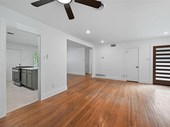 2251  Hartline Drive , Dallas Texas 75228