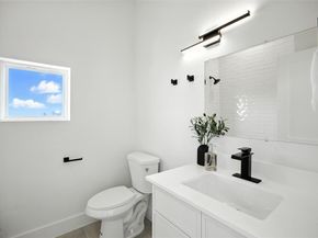 312 N Lancaster Avenue  Bldg 1, Dallas Texas 75203