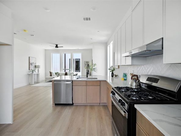 312 N Lancaster Avenue  Bldg 1, Dallas Texas 75203