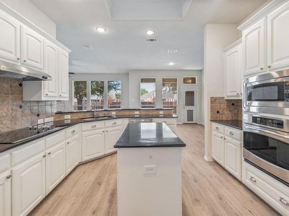 7717  Black Willow Lane , Arlington Texas 76002