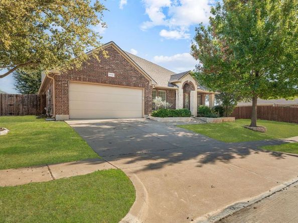 7717  Black Willow Lane , Arlington Texas 76002