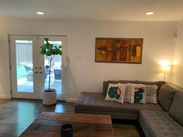 10017  Medlock Drive , Dallas Texas 75218