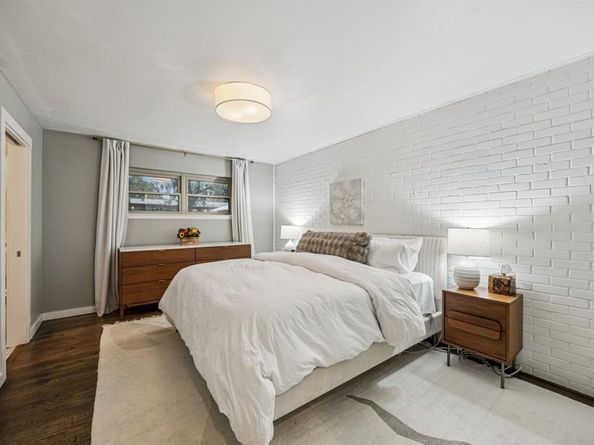 10017  Medlock Drive , Dallas Texas 75218