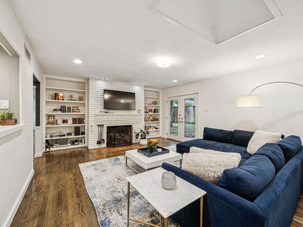 10017  Medlock Drive , Dallas Texas 75218