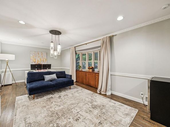 10017  Medlock Drive , Dallas Texas 75218