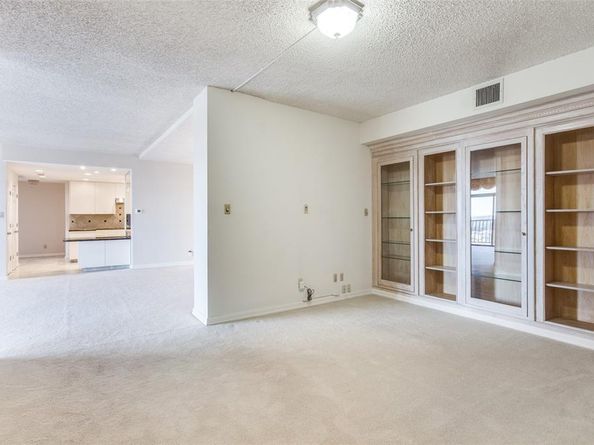 5200  Keller Springs Road  820, Dallas Texas 75248