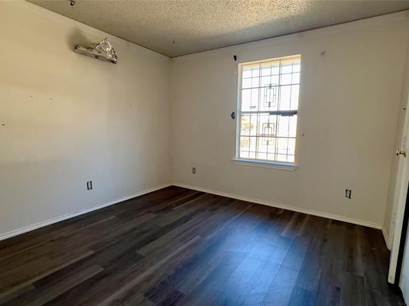 636  Scottsboro Lane , Dallas Texas 75241