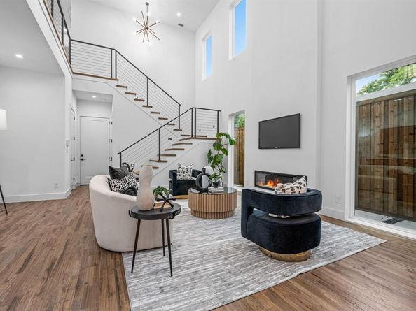 1014  Grandview Avenue , Dallas Texas 75223