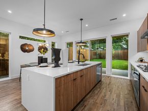 1014  Grandview Avenue , Dallas Texas 75223