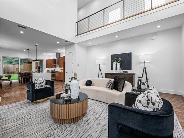 1014  Grandview Avenue , Dallas Texas 75223